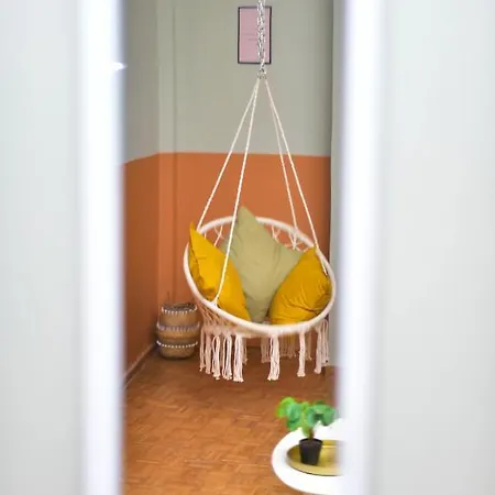 Colourful & Family-friendly Flat With A Funky Swing! *