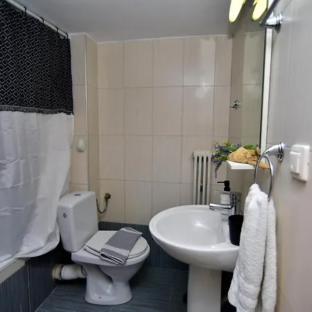 Colourful & Family-friendly Flat With A Funky Swing! *