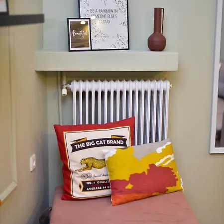 Colourful & Family-friendly Flat With A Funky Swing! Apartment *