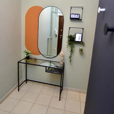 Colourful & Family-friendly Flat With A Funky Swing! Apartment